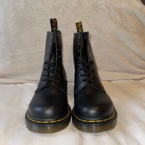 DR. MARTENS WOMEN 1460 BOOT